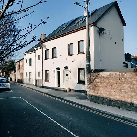 Coastal Town House Beside Train And Buses Only 5 Kilometers From Centre * Blackrock (Dublin)