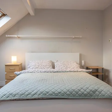 Casa vacanze Coastal Town House Beside Train And Buses Only 5 Kilometers From Centre *