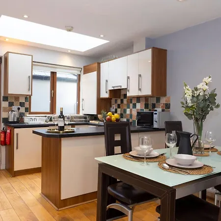Coastal Town House Beside Train And Buses Only 5 Kilometers From Centre Casa vacanze