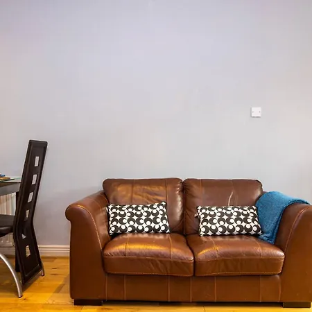 Coastal Town House Beside Train And Buses Only 5 Kilometers From Centre Casa vacanze *