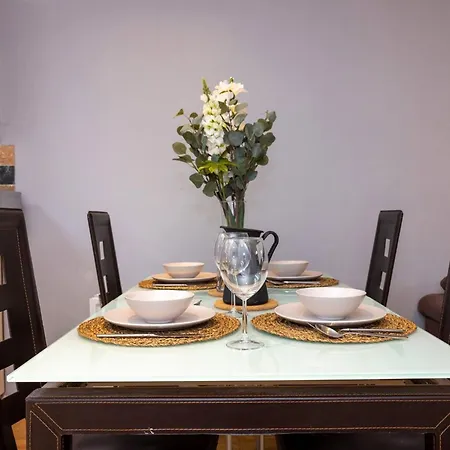 Coastal Town House Beside Train And Buses Only 5 Kilometers From Centre *