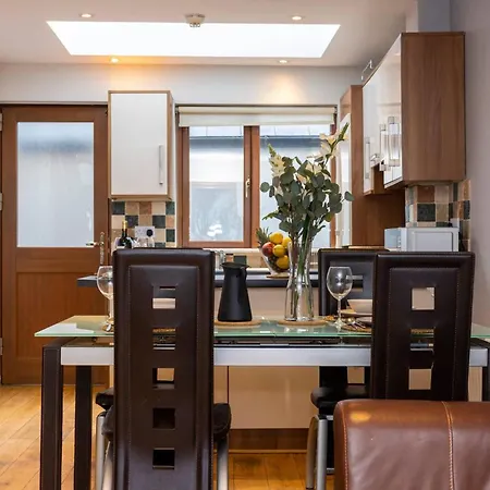 Casa vacanze Coastal Town House Beside Train And Buses Only 5 Kilometers From Centre Blackrock (Dublin)