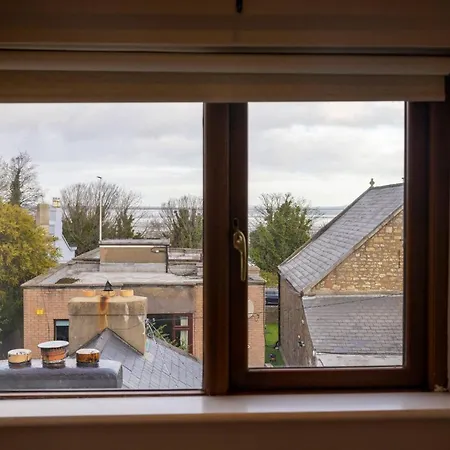 Casa vacanze Coastal Town House Beside Train And Buses Only 5 Kilometers From Centre Blackrock (Dublin)