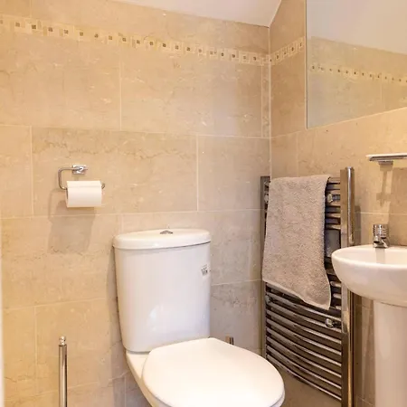Casa vacanze Coastal Town House Beside Train And Buses Only 5 Kilometers From Centre *