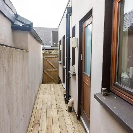 Casa vacanze Coastal Town House Beside Train And Buses Only 5 Kilometers From Centre *
